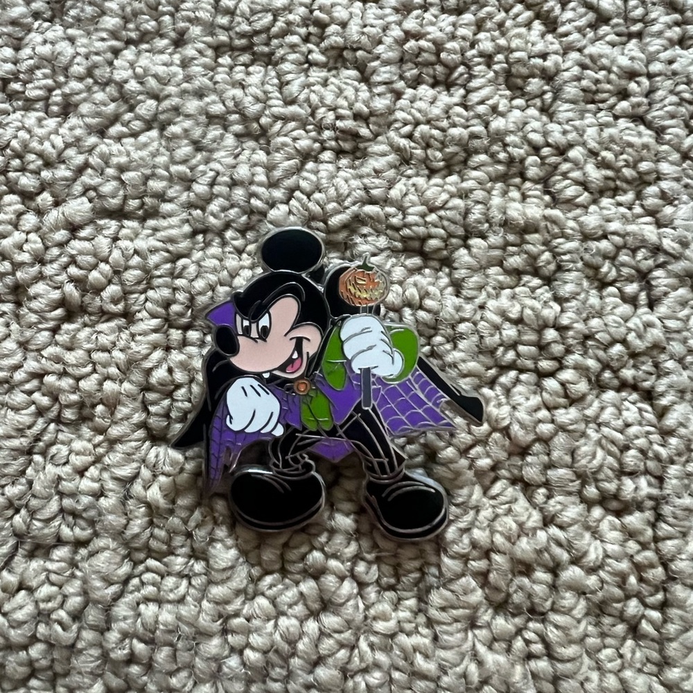 halloween disney pin
